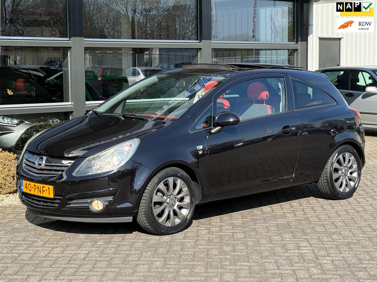 Opel Corsa - 1.2-16V Cosmo Airco Panoramadak NAP APK !! - AutoWereld.nl