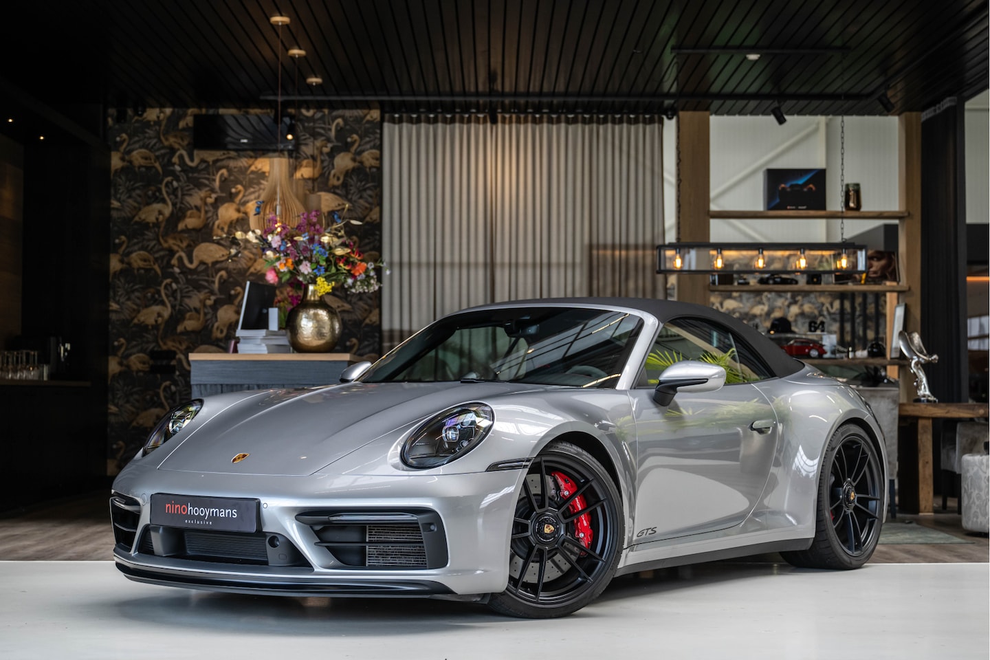 Porsche 911 Cabrio - 3.0 Carrera 4 GTS | SportDesign | Sportuitlaat | Carbon | BOSE | Adaptieve Sportstoel - AutoWereld.nl
