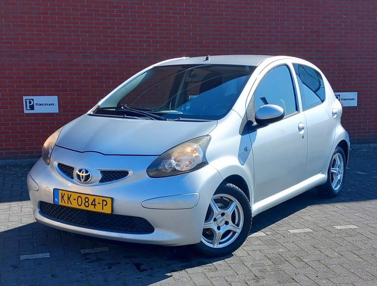 Toyota Aygo - 1.0 12V VVT-I 5DRS Sport Airco - AutoWereld.nl