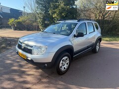 Dacia Duster - 1.6 Lauréate 2wd / Airco / Camera / NAP / Apk / Trekhaak