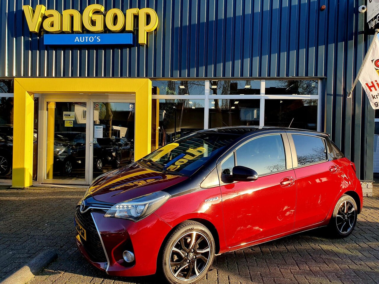 Toyota Yaris - 1.5 Hybrid Dynamic Bi-Tone All-in prijs! - AutoWereld.nl