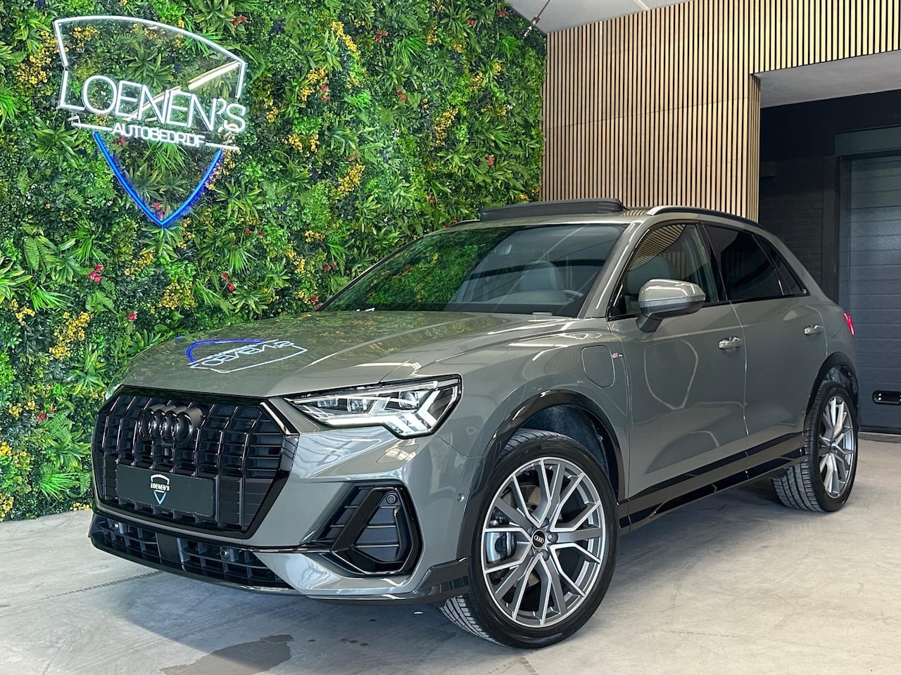 Audi Q3 - 45 TFSI e S edition / Pano / 360* Cam / Elekr Trekhaak - AutoWereld.nl