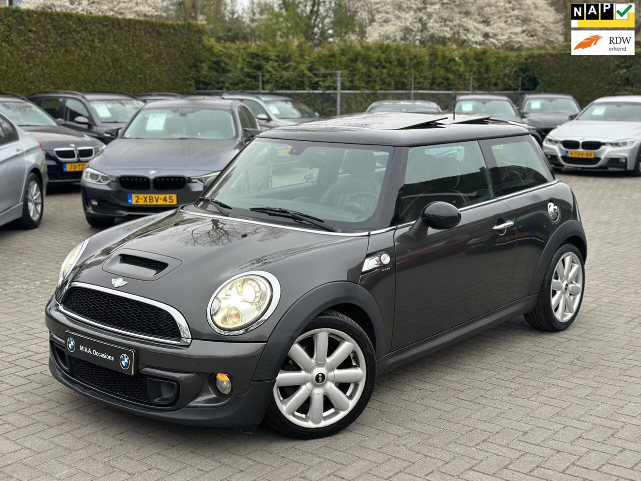 MINI Cooper S - Mini 1.6 10 Years II|Nwe Ketting + Klepseals|Navigatie|Leder|Xenon|Nette staat.. - AutoWereld.nl