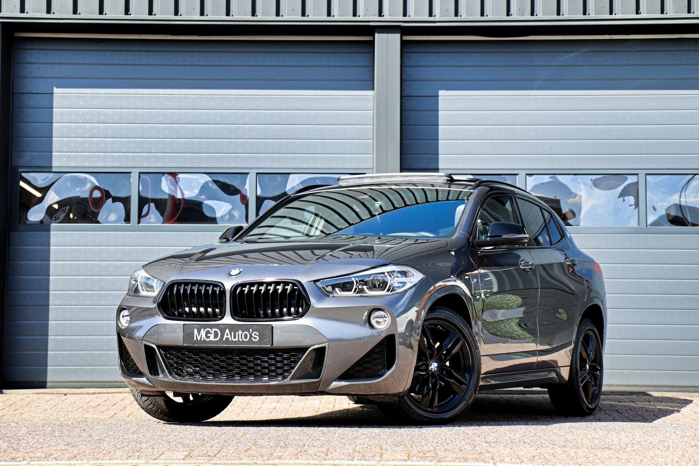 BMW X2 - sDrive18i M-Sport M-Pakket /LED/PANODAK/KEYLESS/CAMERA/STOELVERW./TREKHAAK! - AutoWereld.nl