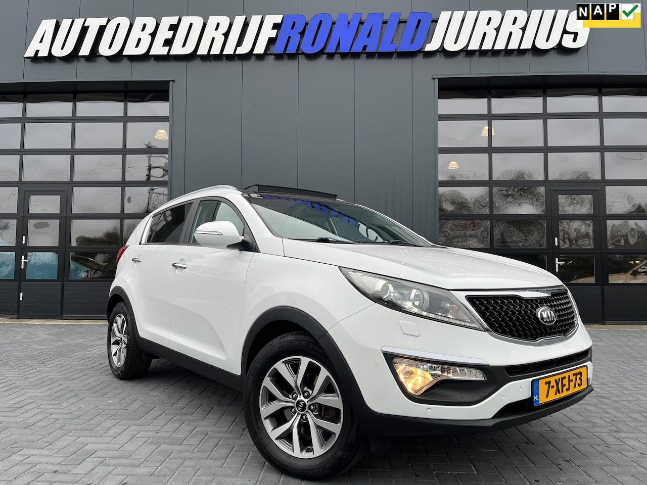 Kia Sportage - 1.6 GDI ExecutiveLine NL.Auto/Panoramadak/Leder/Xenon/Clima/Camera/Navigatie/1Ste Eigenaar - AutoWereld.nl