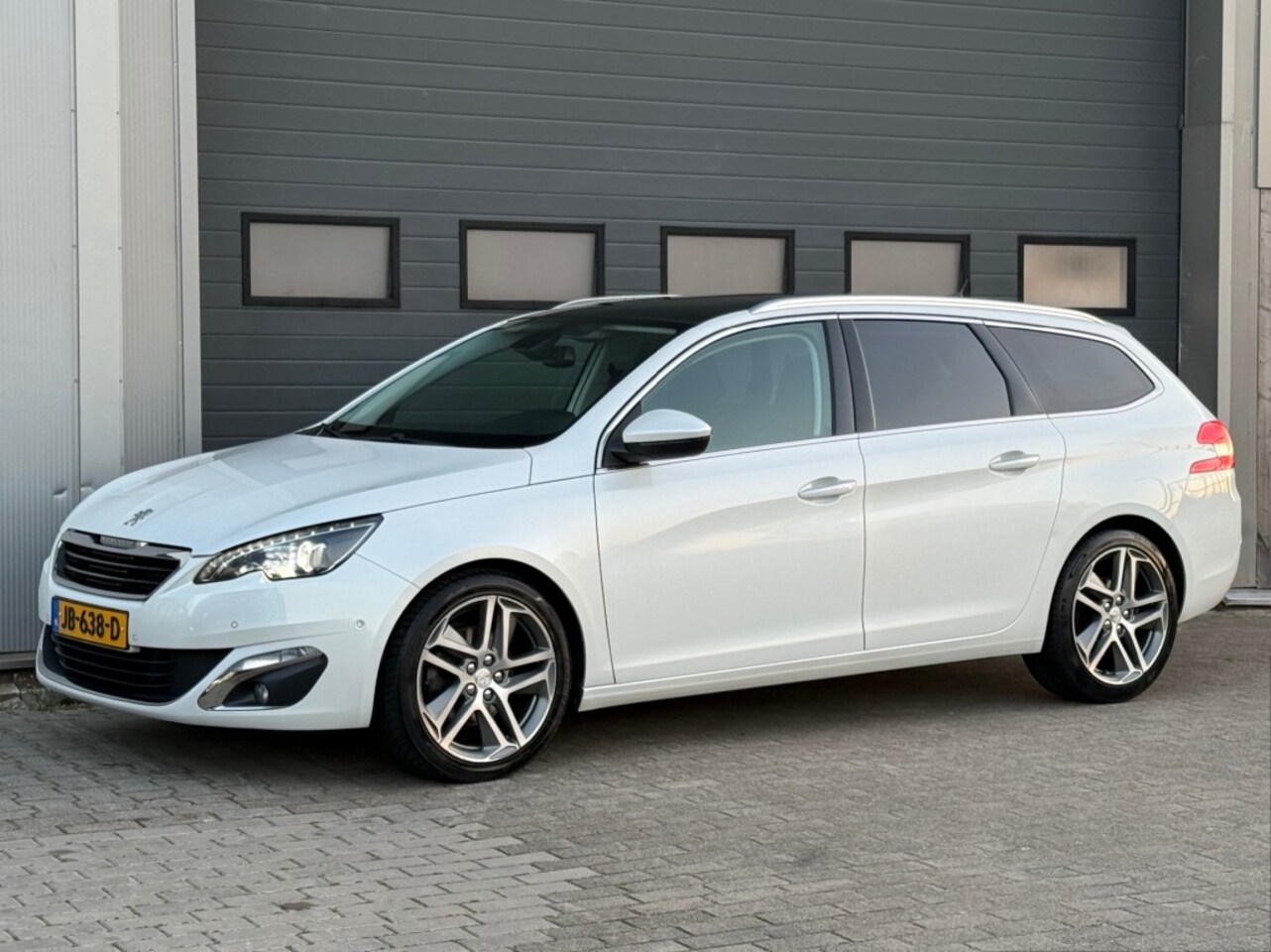 Peugeot 308 - 2.0 BlueHDI 150PK GT-Line Aut. Navi Camera Pano Nw APK! - AutoWereld.nl