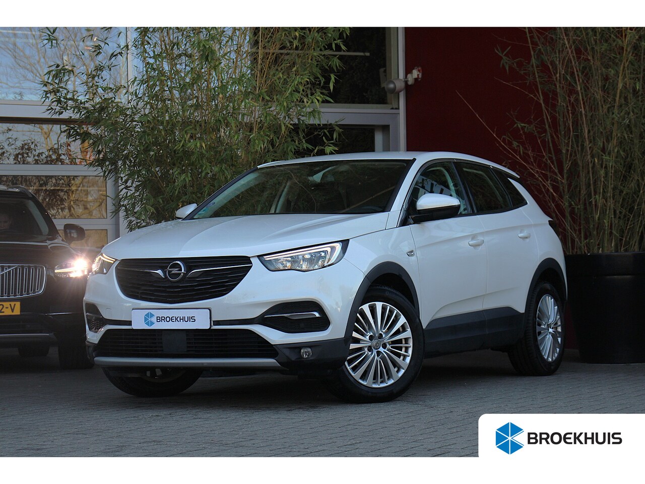 Opel Grandland X - 1.6 Turbo Innovation | Automaat | Trekhaak | CarPlay | Stoelverwarming - AutoWereld.nl