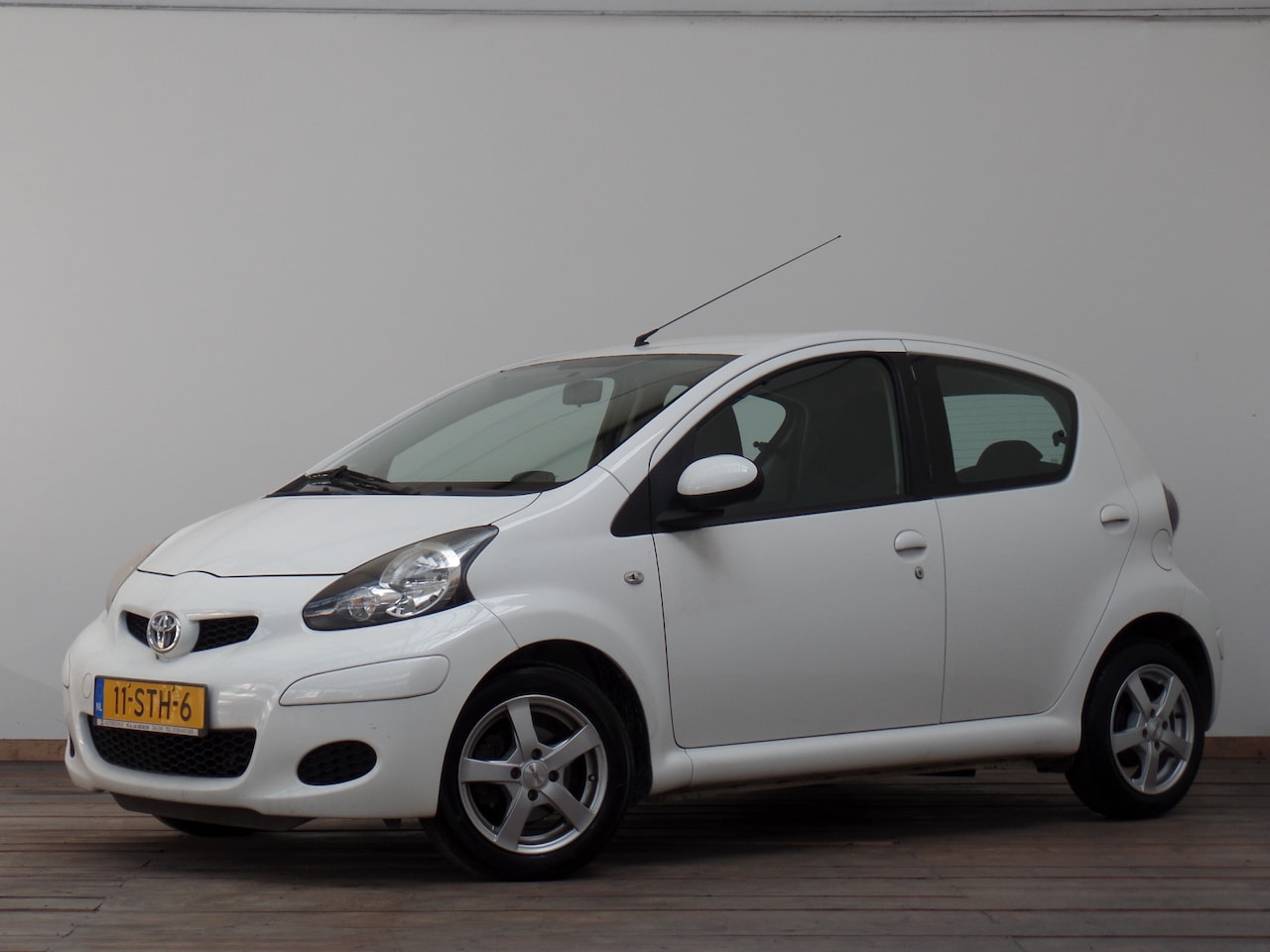 Toyota Aygo - 1.0-12V Comfort Navigator 1.0-12V Comfort Navigator - AutoWereld.nl