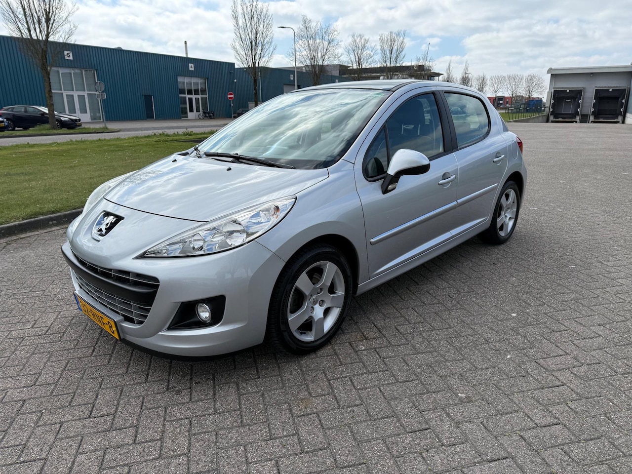 Peugeot 207 - 1.6 VTi automaat Allure - AutoWereld.nl
