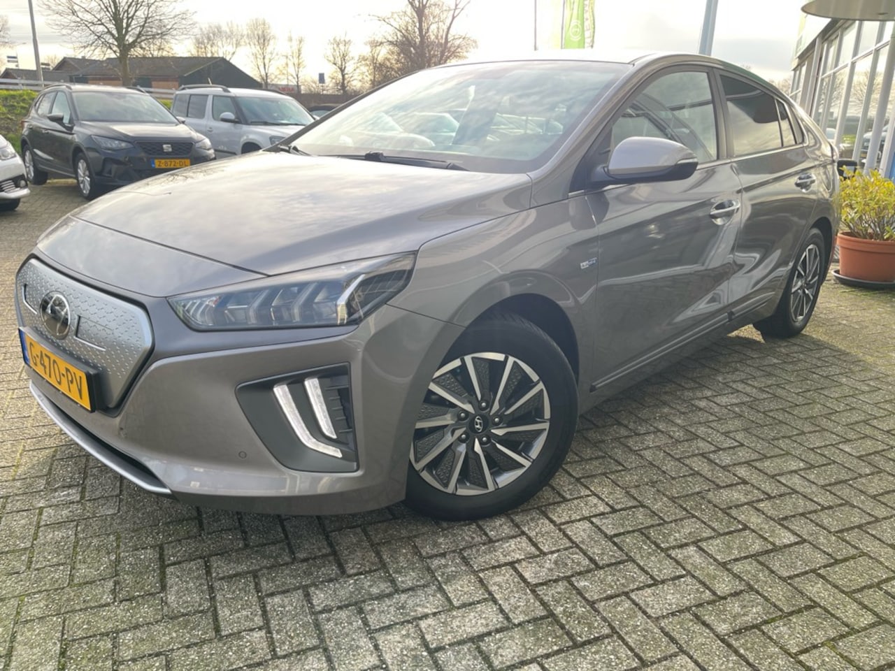 Hyundai IONIQ - Premium EV 38 kWh, Nav, Carplay, Leder, Stoelverwarming - AutoWereld.nl