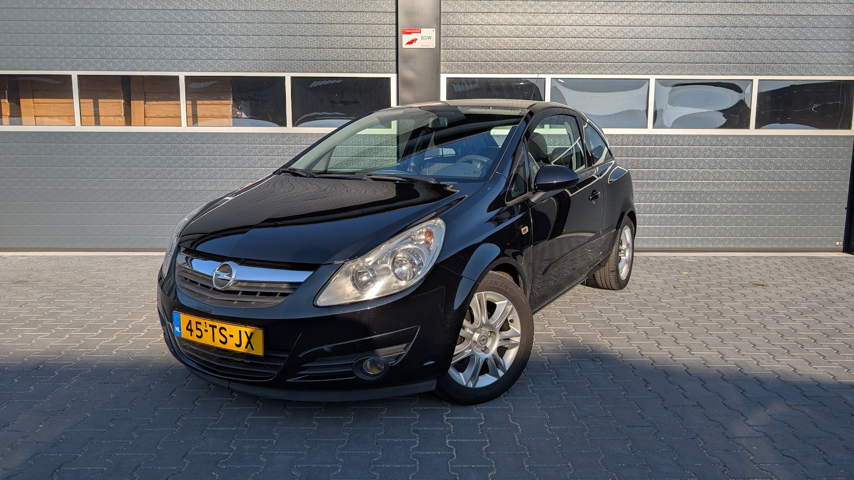 Opel Corsa - 1.2-16V Enjoy Nieuwe distributieketting en waterpomp - AutoWereld.nl