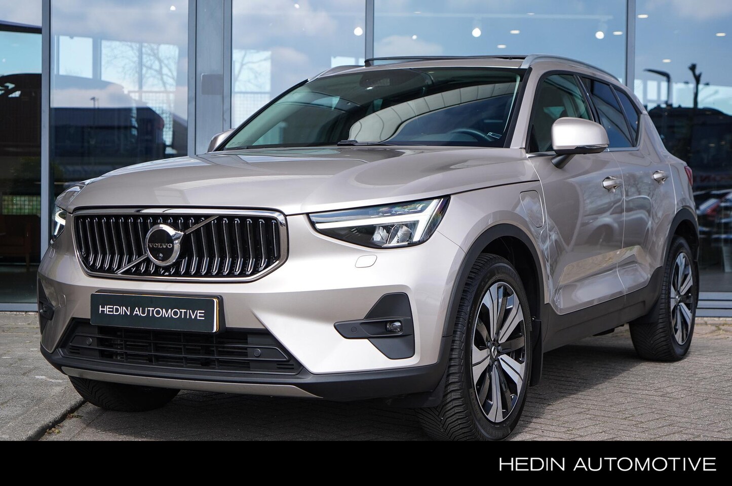 Volvo XC40 - T5 Plug-in hybrid Ultimate Bright | 1800 KG trekgewicht! | Lederen bekleding | Panoramadak - AutoWereld.nl