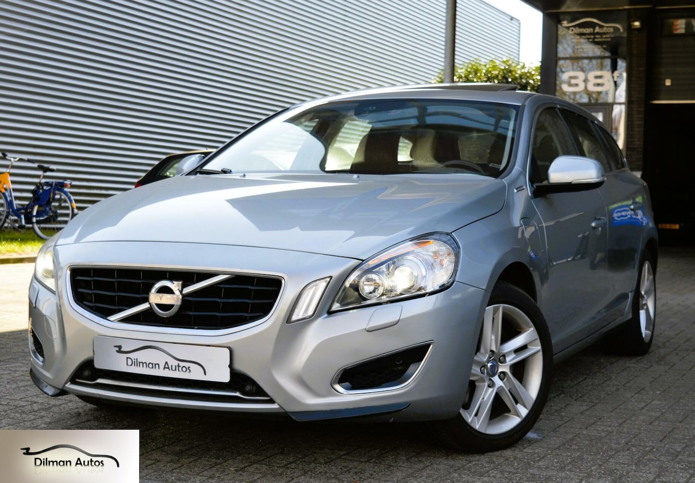 Volvo V60 - 2.4 D6 AWD Plug-In Hybrid Pure Limited|Leder|Nap!! - AutoWereld.nl