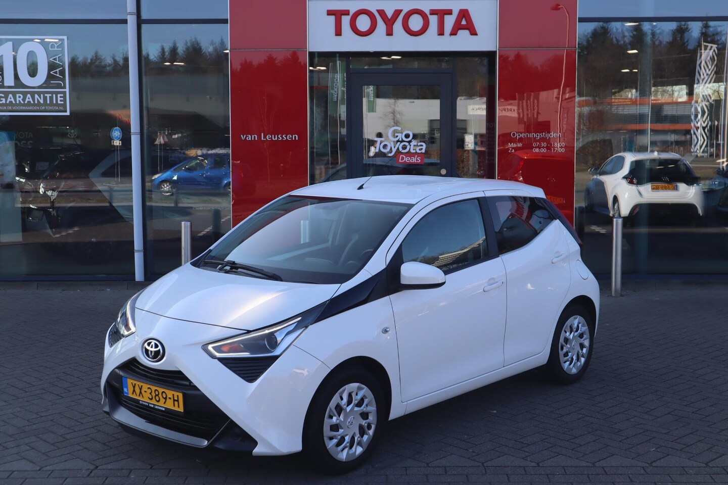 Toyota Aygo X - X-PLAY 5-DEURS NAVI AIRCO CAMERA BLUETOOTH 1e EIGENAAR NL-AUTO - AutoWereld.nl