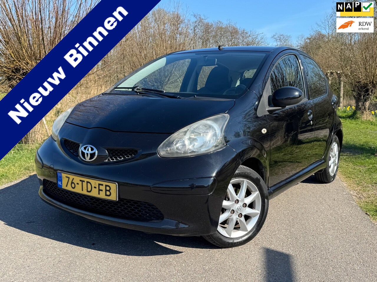 Toyota Aygo - 1.0-12V + / 5 deurs / LM velgen / radio-CD Speler / NAP / - AutoWereld.nl