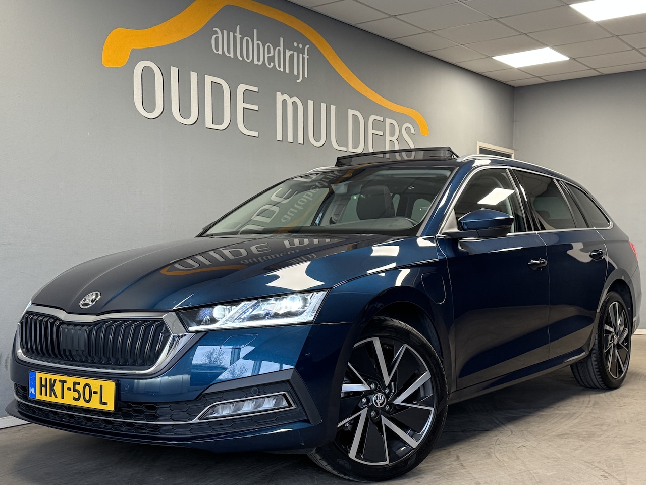 Skoda Octavia Combi - 1.4 TSI iV PHEV Panoramadak/Massagestoelen/Parkeersensoren - AutoWereld.nl