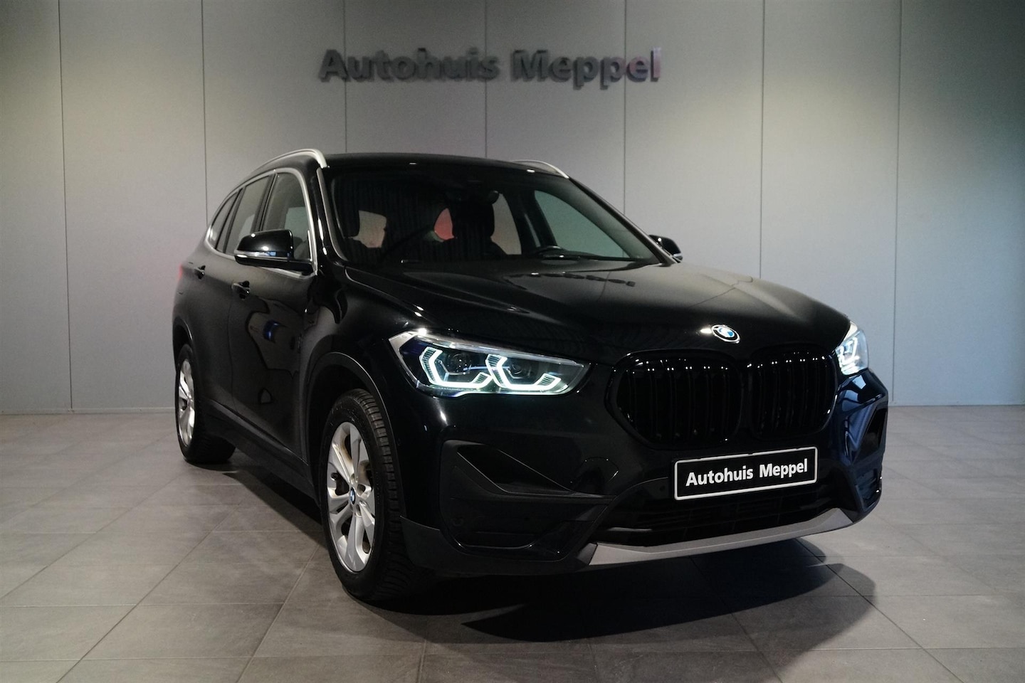 BMW X1 - xDrive25e LED | PDC | Sportstuur | Cruise control | Navigatie | - AutoWereld.nl