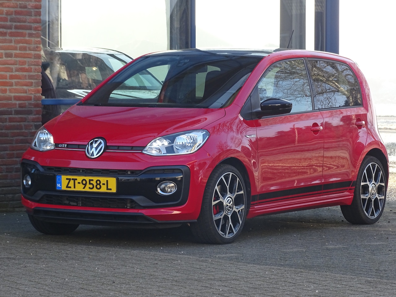 Volkswagen Up! - 1.0 TSI GTI BEATS - AutoWereld.nl