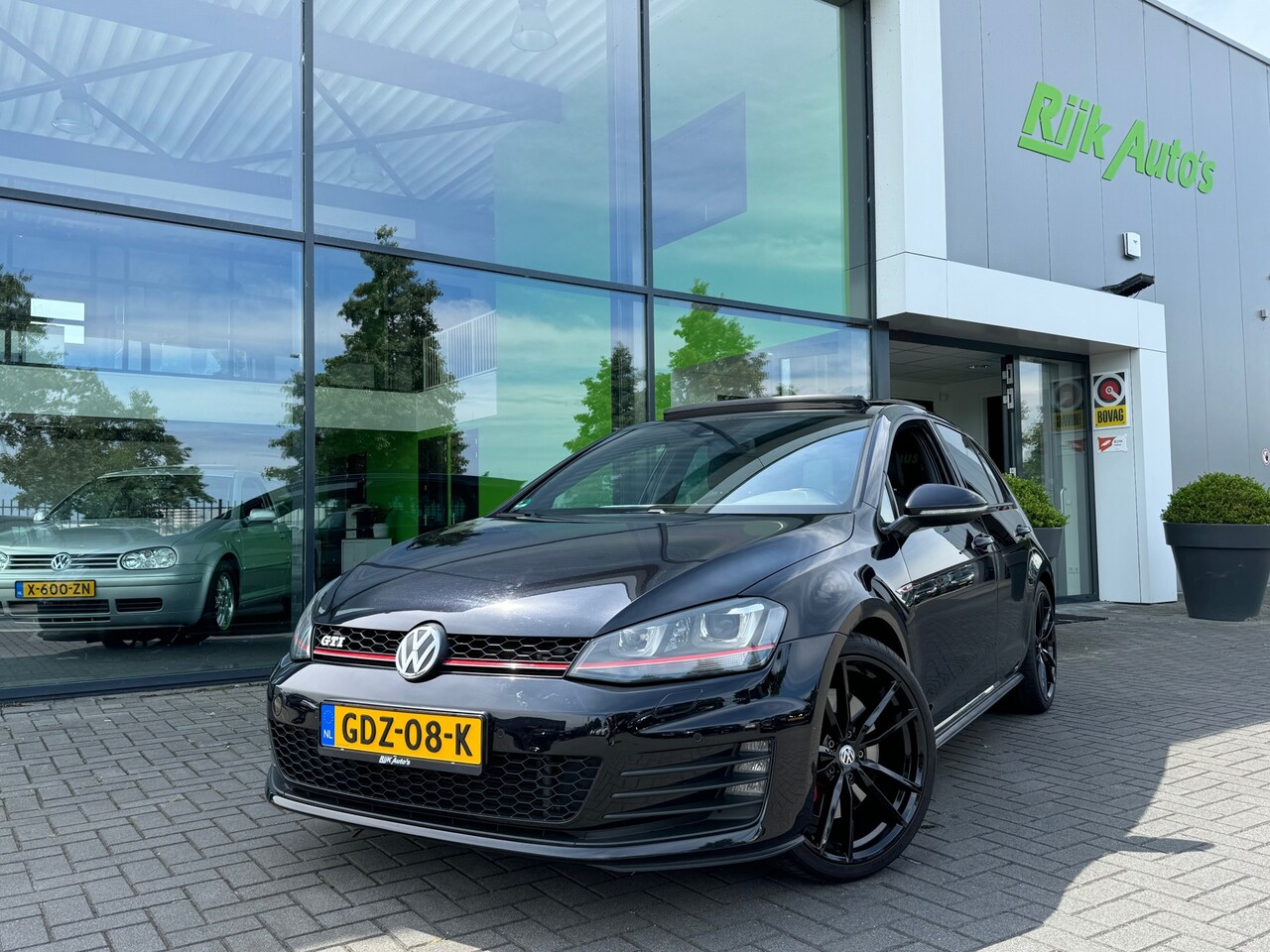 Volkswagen Golf - 2.0 TSI GTI Performance * Panoramadak * Leer * Xenon * Navigatie - AutoWereld.nl