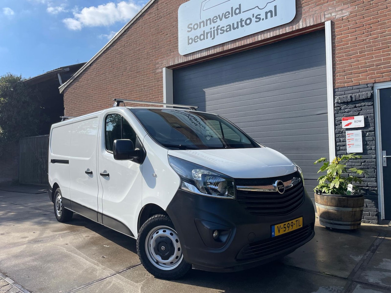 Opel Vivaro - 1.6 CDTI L2H1 Sport EcoFlex 125pk EURO6 Trekhaak Camera - AutoWereld.nl