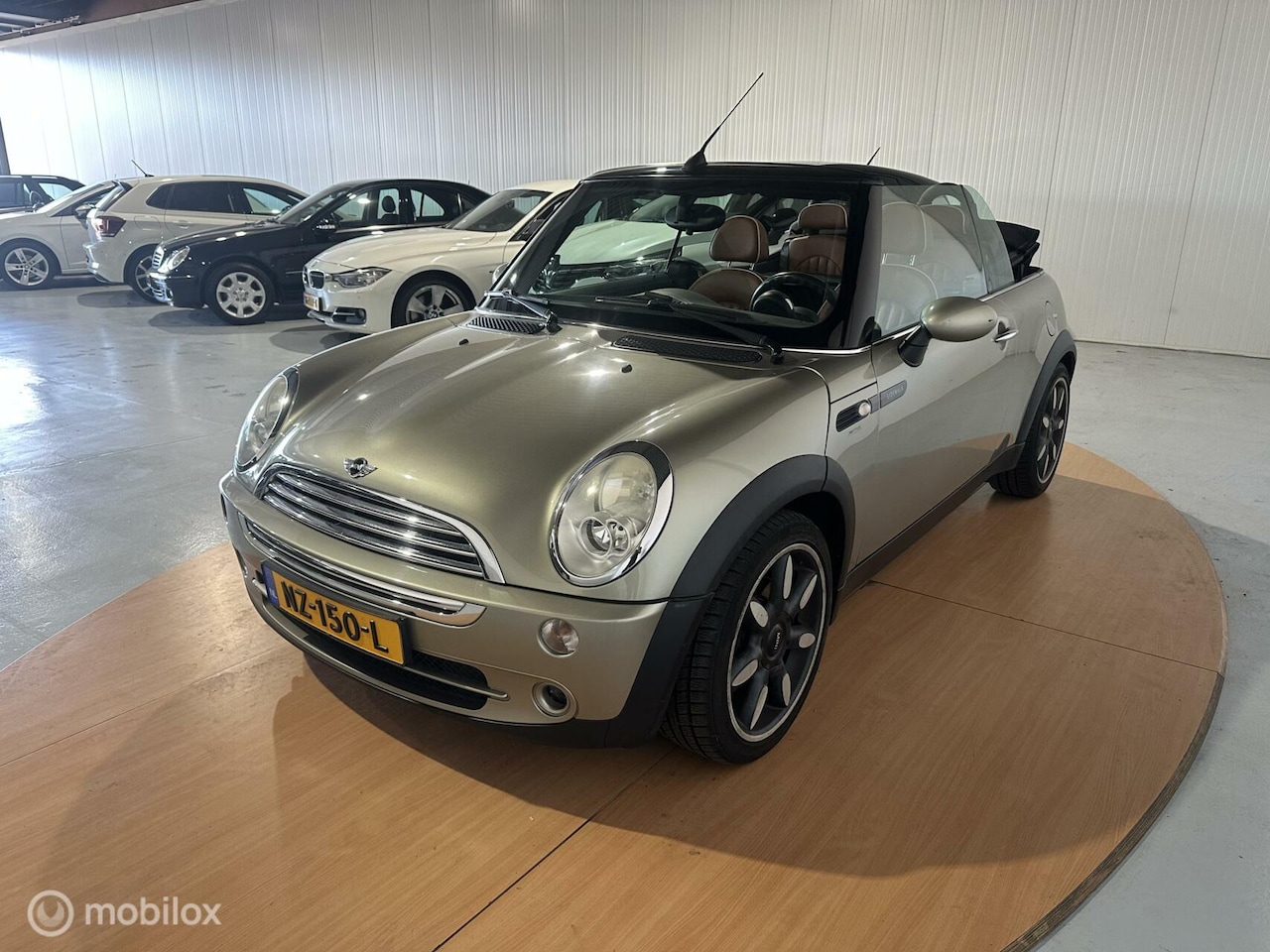 MINI Cabrio - 1.6 Cooper Sidewalk 1.6 Cooper Sidewalk - AutoWereld.nl
