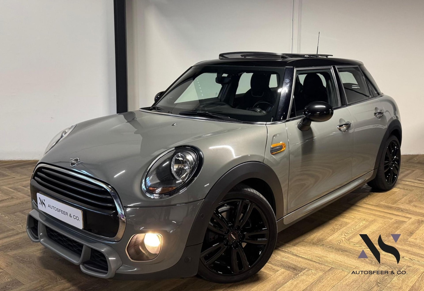 MINI John Cooper Works - Mini 1.5 JCW PANO KEYLESS - AutoWereld.nl