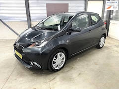 Toyota Aygo - 1.0 VVT-i x-cite airco navischerm cruise control