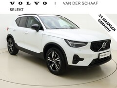 Volvo XC40 - B3 177pk Plus Dark / Harman en Kardon audio / Panorama dak / Elektr. verstelbare stoelen /