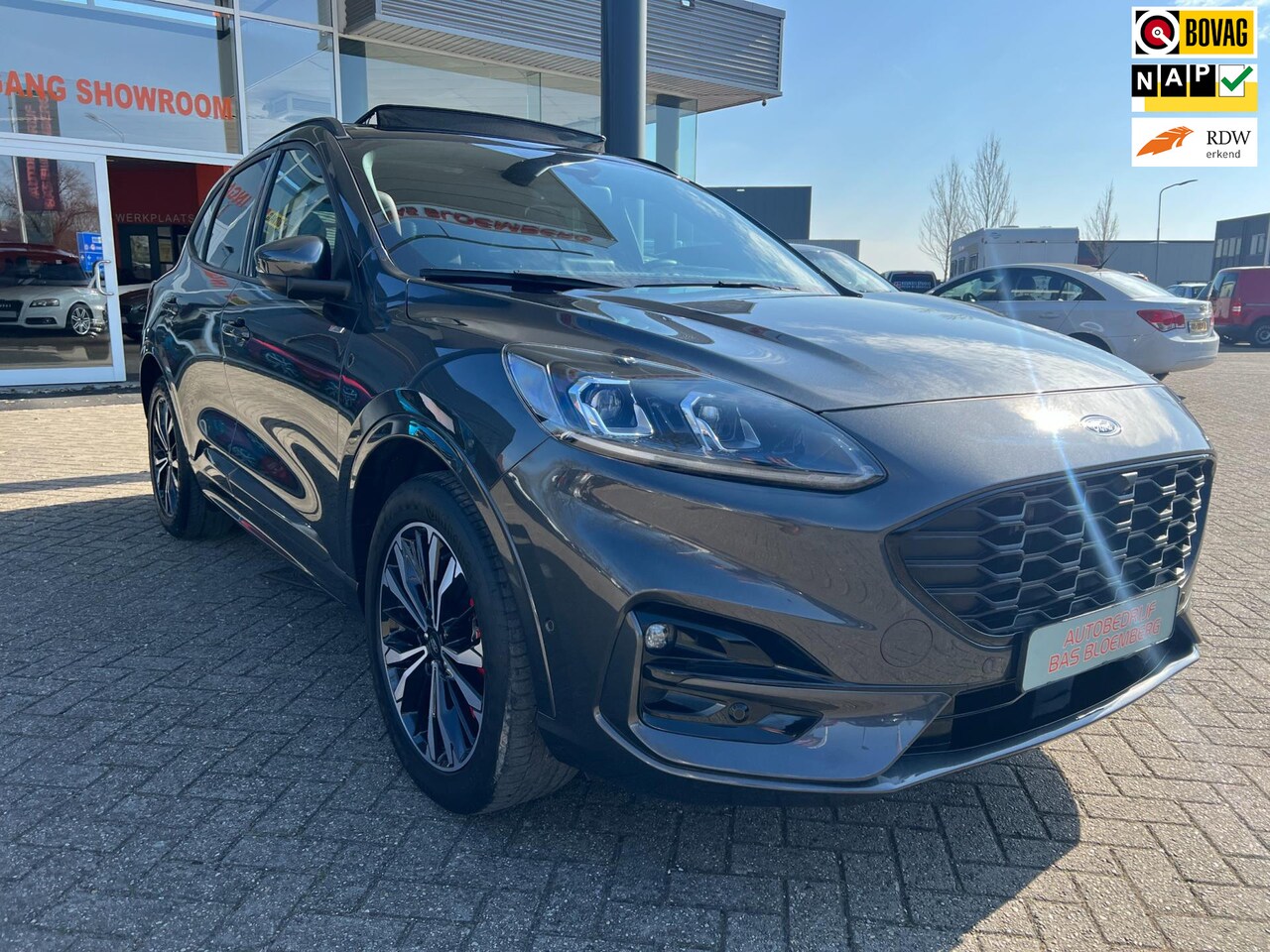 Ford Kuga - 2.5 PHEV ST-Line X 2.5 PHEV ST-Line X, Panodak, Carplay, Navi, trekhaak, Stoelverwarming v+a, 19", - AutoWereld.nl
