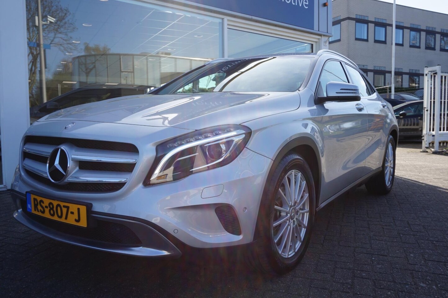 Mercedes-Benz GLA-Klasse - 180 Prestige automaat / leer / stoelverwarming / navi - AutoWereld.nl