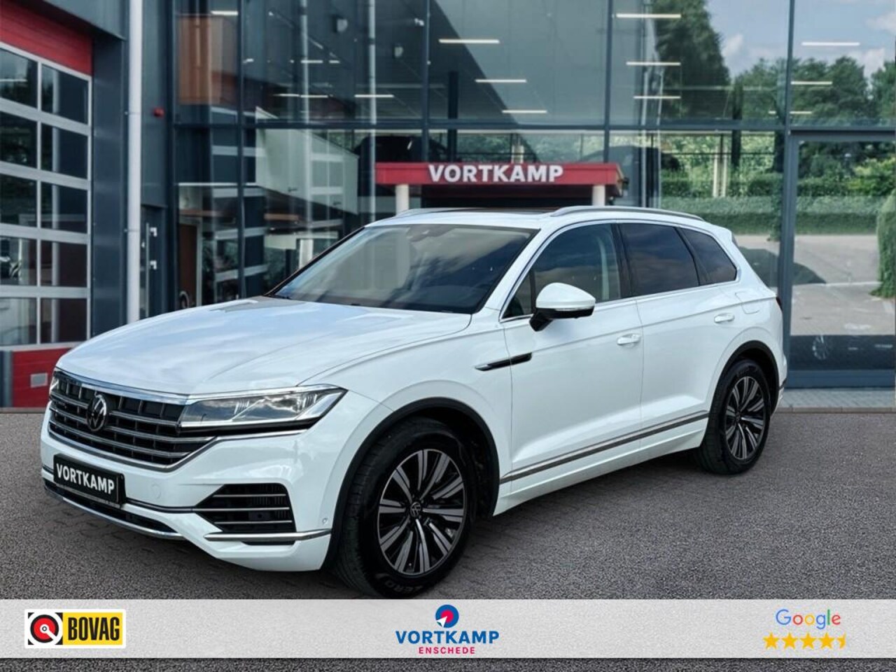 Volkswagen Touareg - 3.0 TSI ELEGANCE 4MOTION EHYBRID PANO-DAK/TREKHAAK/LEDER/CAMERA - AutoWereld.nl