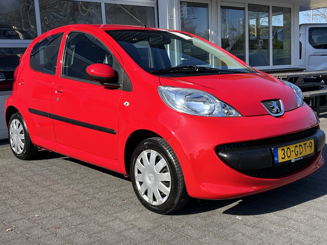 Peugeot 107 - 1.0-12V XS All-season banden - AutoWereld.nl