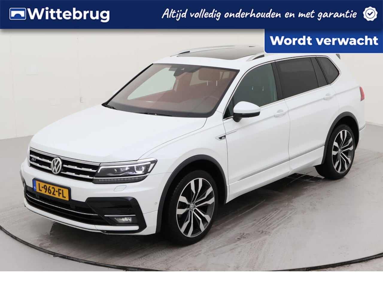 Volkswagen Tiguan Allspace - 1.5 TSI Highline Business R 7p. / Digitaal dashboard / 2x R-Line / Led / Pano / Camera / P - AutoWereld.nl