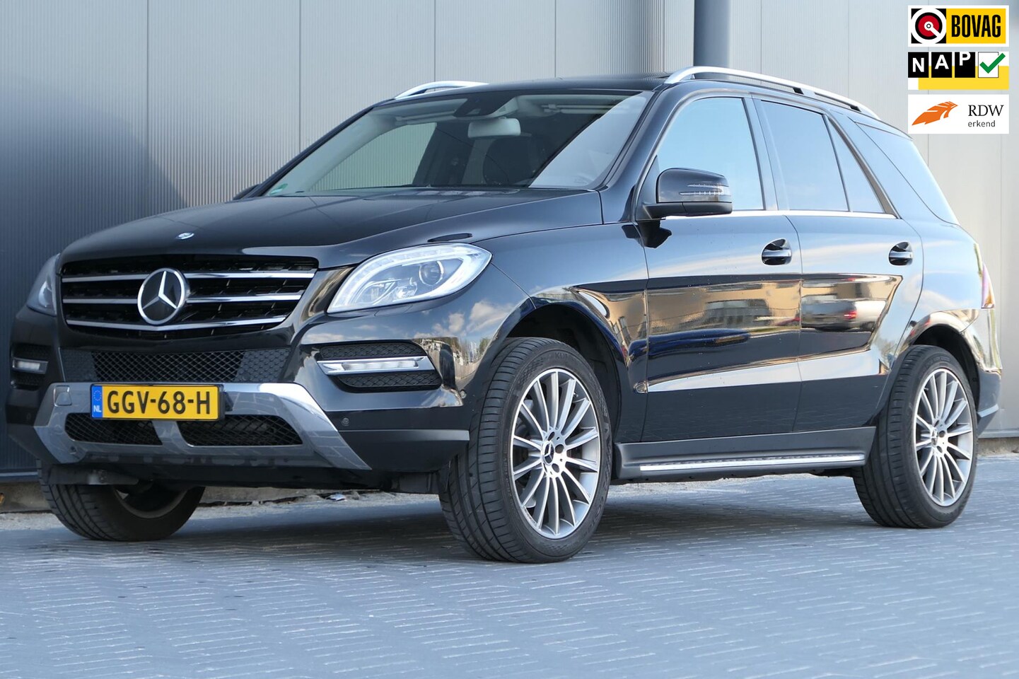 Mercedes-Benz M-klasse - 350 Dealer onderhouden Carplay Schuifdak Alcantara - AutoWereld.nl