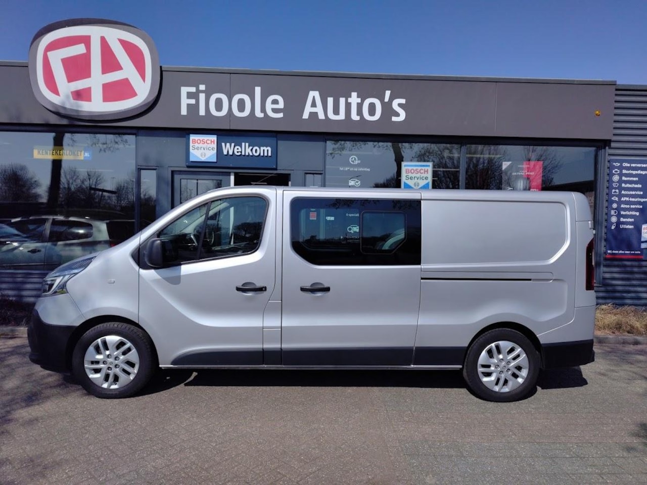 Renault Trafic - III 2.0 dCi 145 L2H1 DC Autom. Full LED, Camera, LM 17", dubbele schuifdeur, Navi, stoelve - AutoWereld.nl