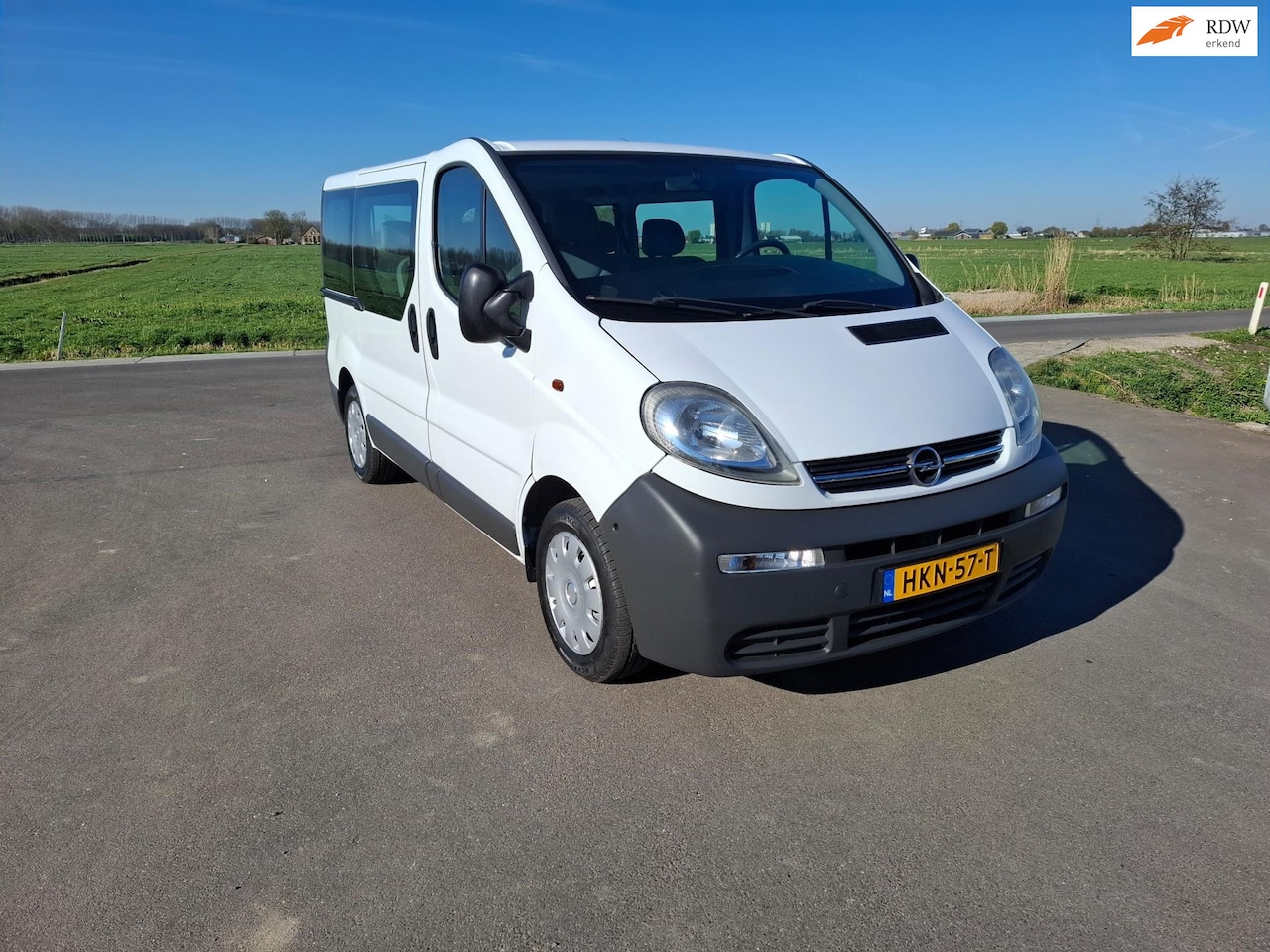 Opel Vivaro Combi - 2.0i L1H1 in nette staat - AutoWereld.nl