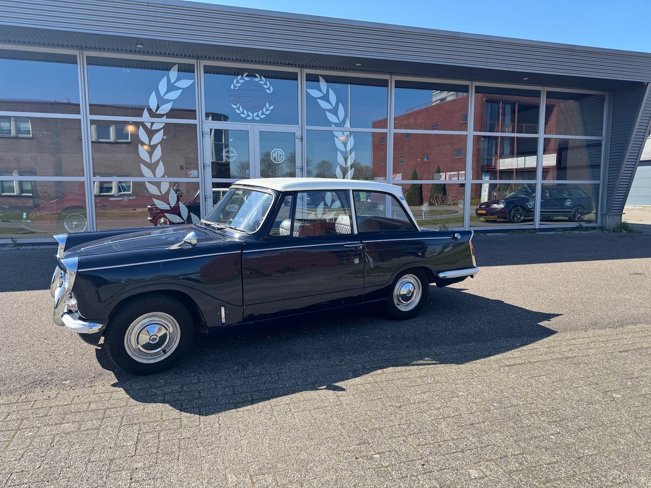 Triumph Herald - 1200 saloon - AutoWereld.nl