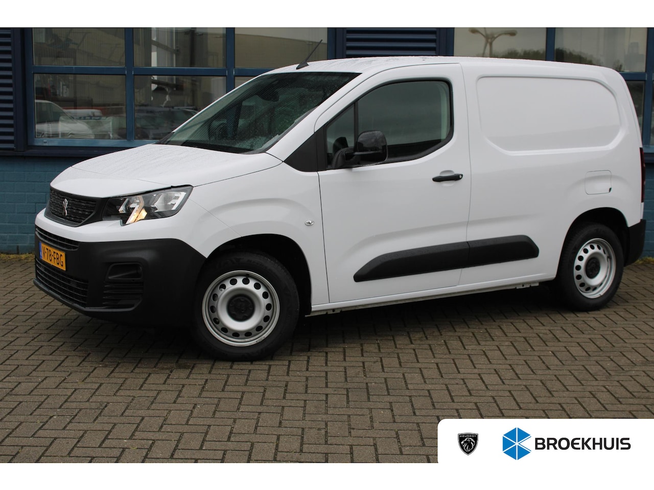 Peugeot Partner - 1.5 BlueHDi 100 S&S L1 2024 DEMO VOORDEEL | 3-ZITS | TREKHAAK | NAVI BY APP - AutoWereld.nl