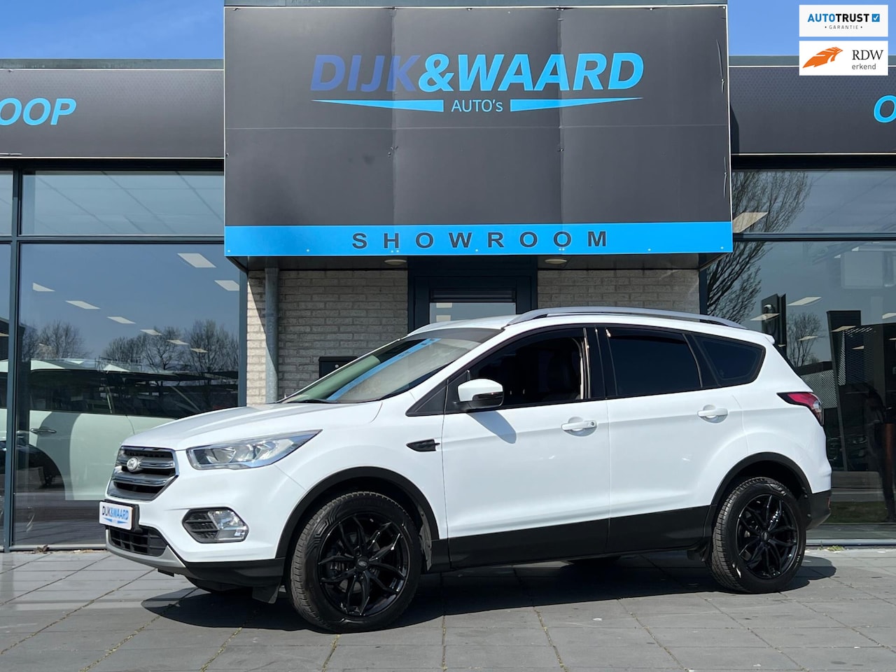 Ford Kuga - 1.5 EcoBoost Titanium | NAP | CRUISE | NAVI | BLACK LINE - AutoWereld.nl