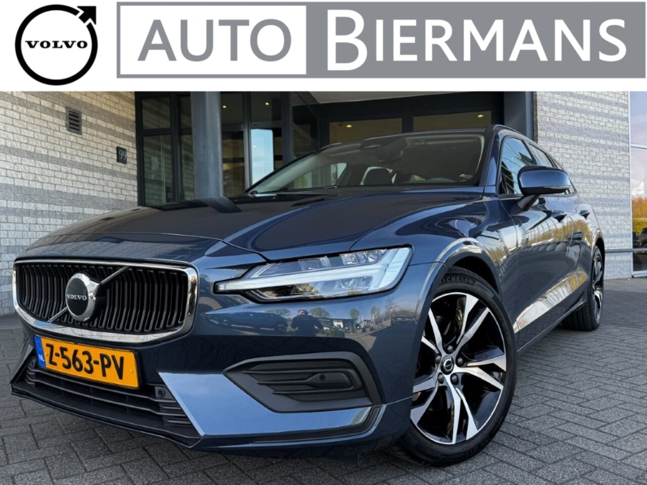 Volvo V60 - B4 Mild Hybrid 19pk Aut Essential Edition | Trekh. | Cam. achter | Noodres.wiel | Climate - AutoWereld.nl