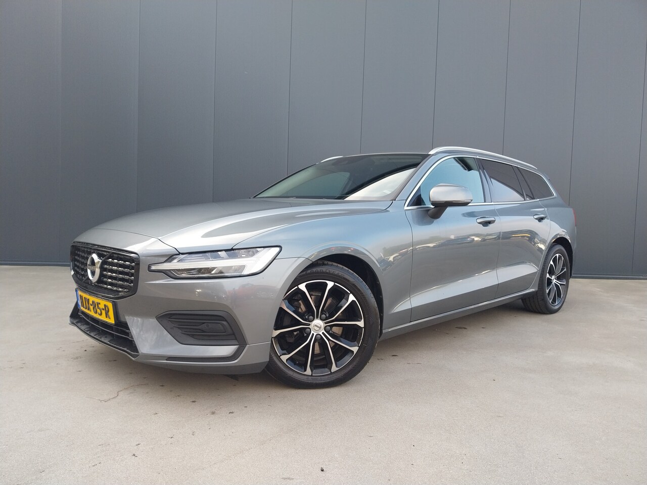 Volvo V60 - 2.0 D3 AUTOMAAT Momentum 1e EIGENAAR APPLE CARPLAY CAMERA LEER NAVI CRUISE ECC - AutoWereld.nl