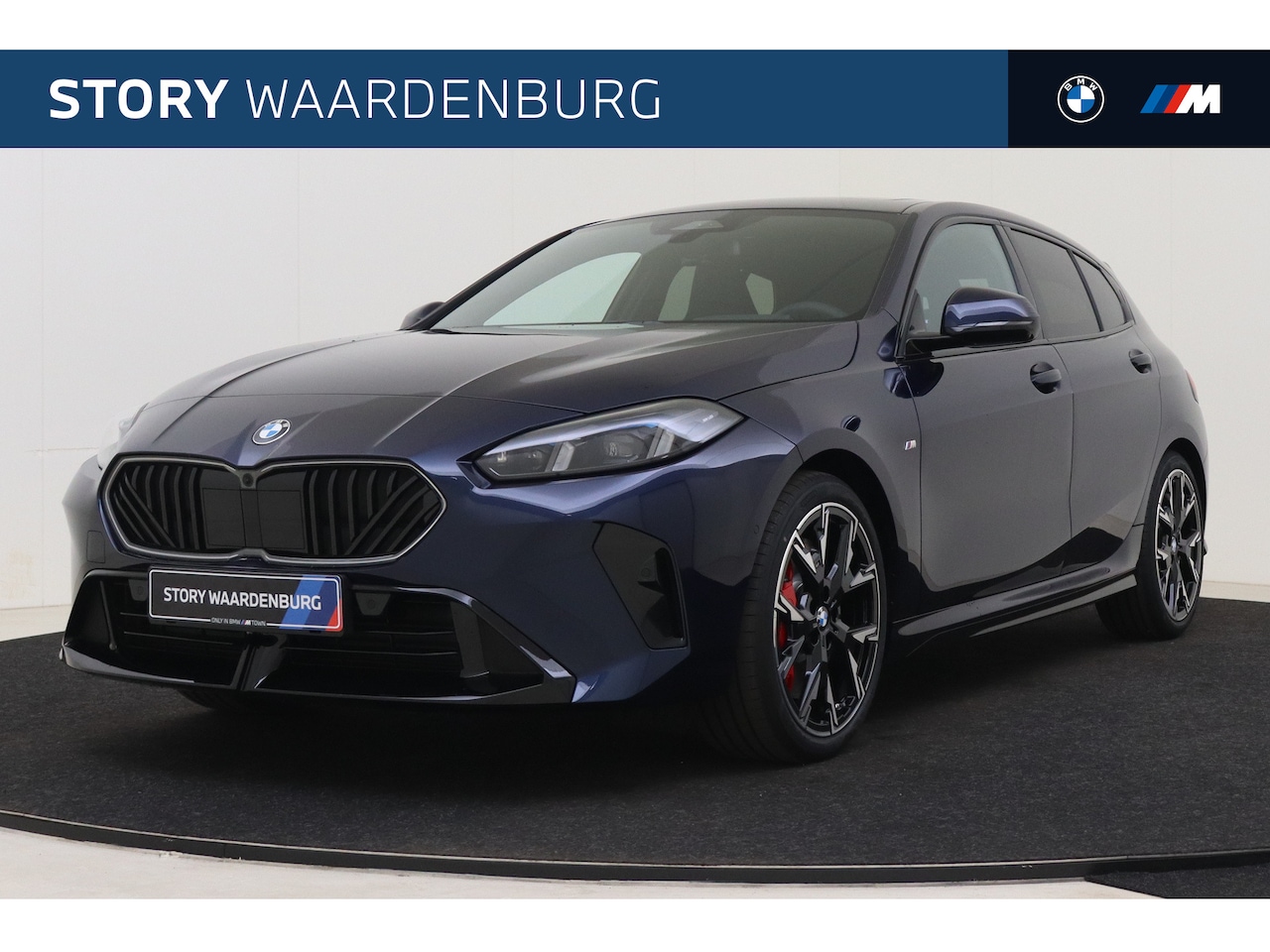 BMW 1-serie - 120 High Executive M Sport Automaat / Panoramadak / M Sportstoelen / Parking Assistant Pro - AutoWereld.nl