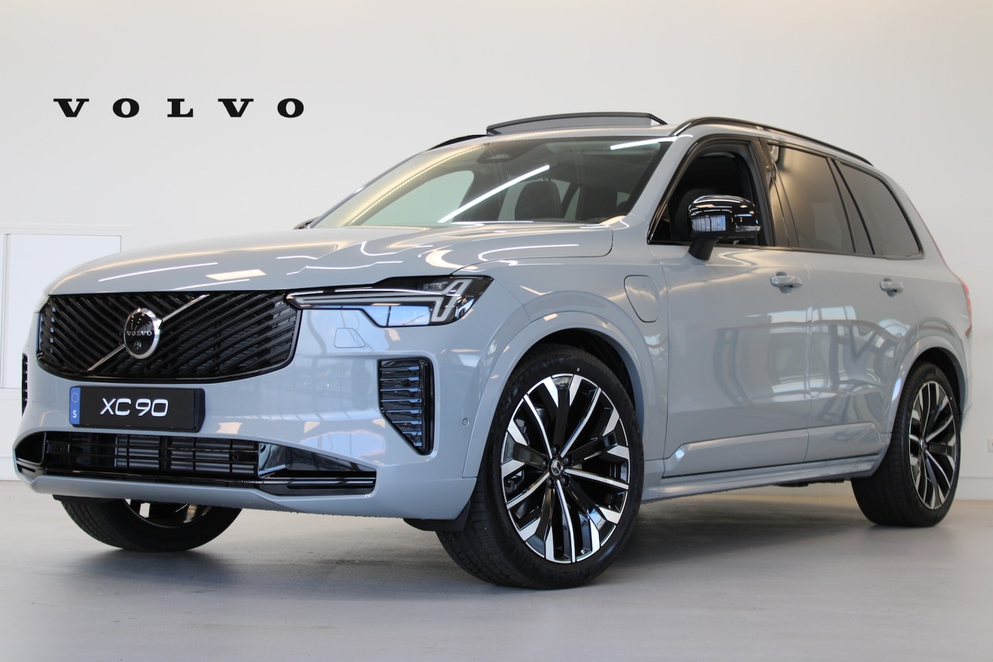 Volvo XC90 - T8 455PK Ultra Dark | Massage + Ventilatie | Luchtvering | B&W Audio | Gelam Glas | 360º v - AutoWereld.nl