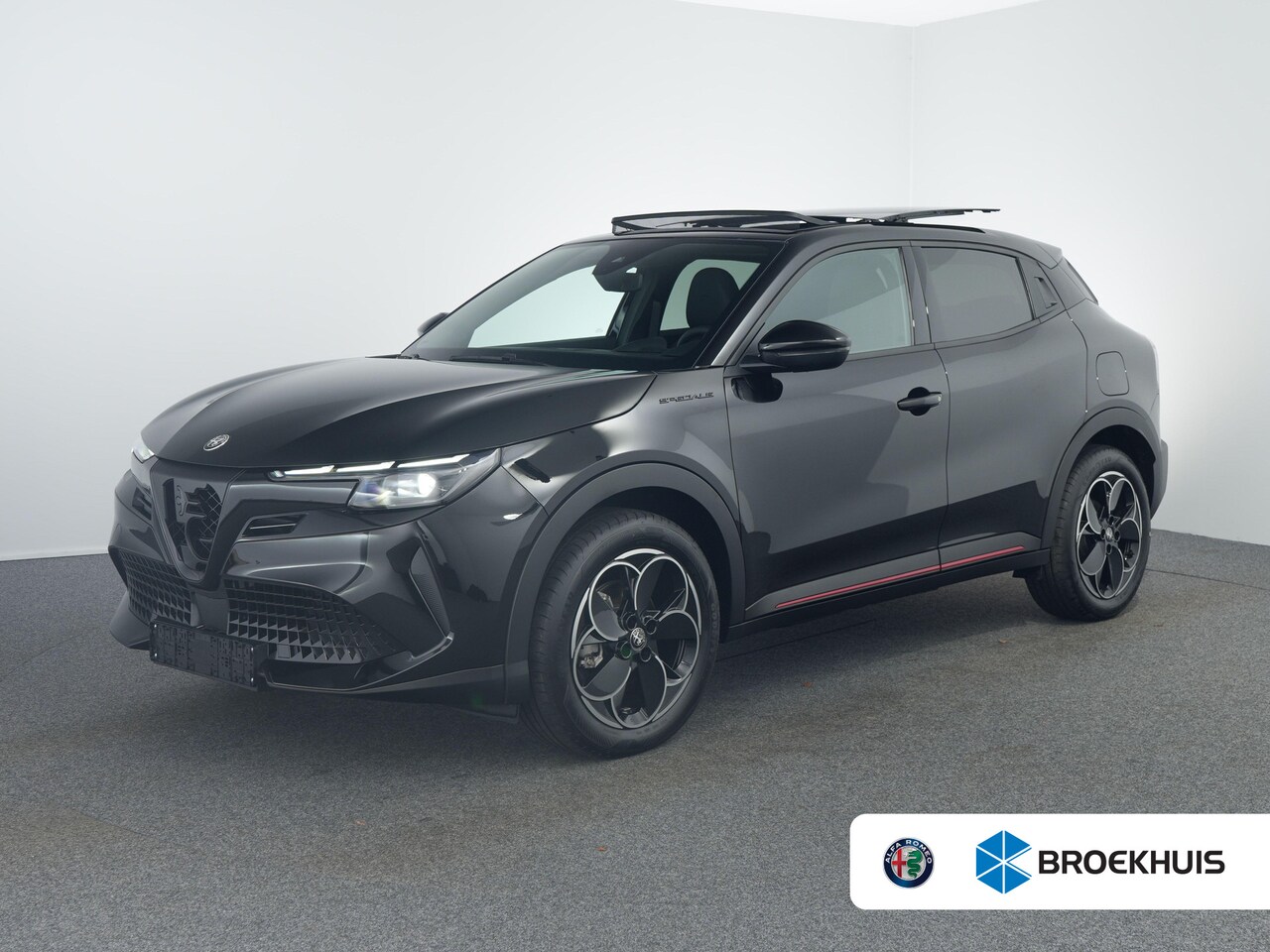 Alfa Romeo Junior - Elettrica Speciale 54 kWh | Achteruitrijcamera | Apple Carplay/Android Auto|telefoonintegr - AutoWereld.nl