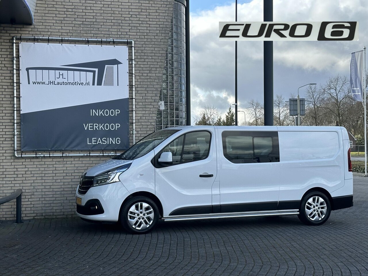 Renault Trafic - 2.0 dCi 170 T29 L2H1 DC Luxe*AUTO*HAAK*ECC*CAM*TEL - AutoWereld.nl
