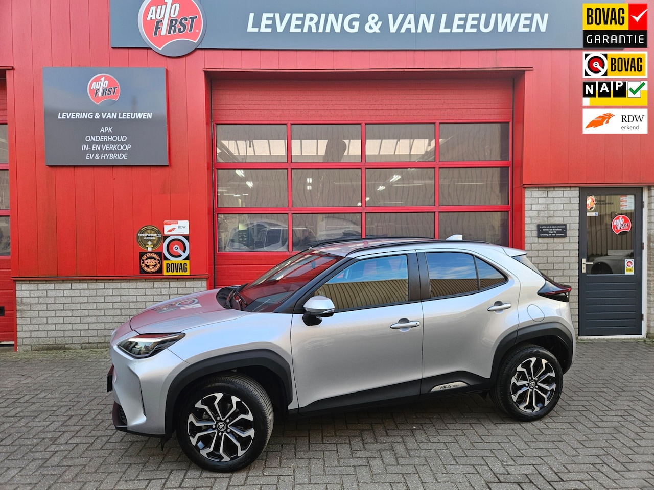 Toyota Yaris Cross - 1.5 Hybrid Business Plus Navigatie/ Parkeersensoren V+A/ LM velgen Rijklaarprijs! - AutoWereld.nl