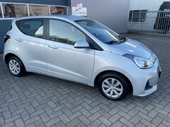 Hyundai i10 - 1.0i Comfort 5 Deurs met o.a. Airco / Cruise control / Stuurbediening Etc!