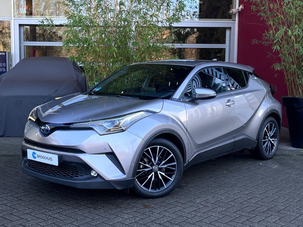 Toyota C-HR - 1.8 Hybrid Executive Afn. Trekhaak | Stoelverwarming | Achteruitrijcamera - AutoWereld.nl