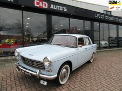 Peugeot 404 - 1962 babyblue NIEUW INTERIEUR ZEER NETJES