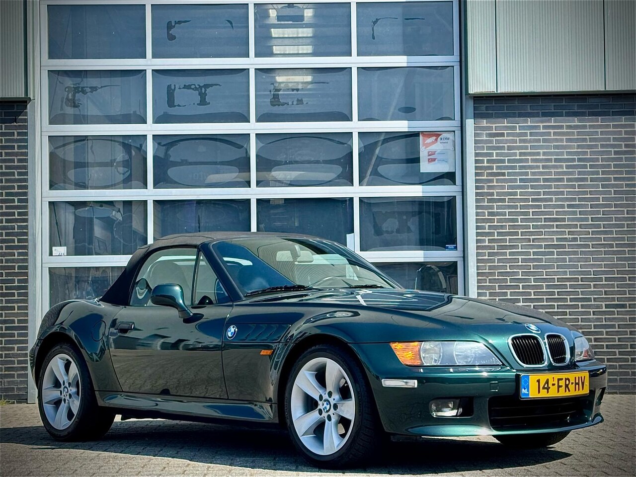 BMW Z3 Roadster - 2.0i / Widebody / Leder / Airco / NL auto / Oxford gruen / Manual / NICE CONDITION! - AutoWereld.nl